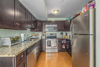 327 N 40th St in Philadelphia, PA - Building Photo - Interior Photo