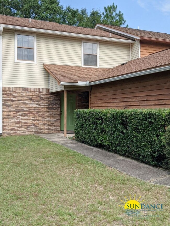 106 Brookmeade Dr in Crestview, FL - Building Photo - Building Photo