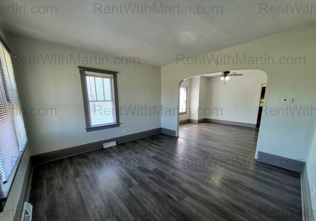 2421 E 4th St in Waterloo, IA - Building Photo - Building Photo