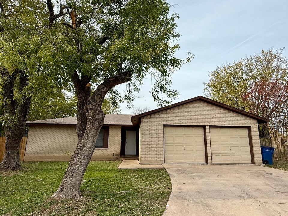 10904 Meadgreen Ct in Austin, TX - Building Photo