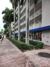 Lincoln Towers in Miami Beach, FL - Building Photo - Primary Photo