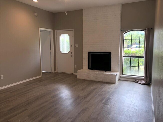 2403 Kingsford Ct in Arlington, TX - Building Photo - Building Photo