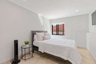 6036 W 75th St in Los Angeles, CA - Building Photo - Building Photo