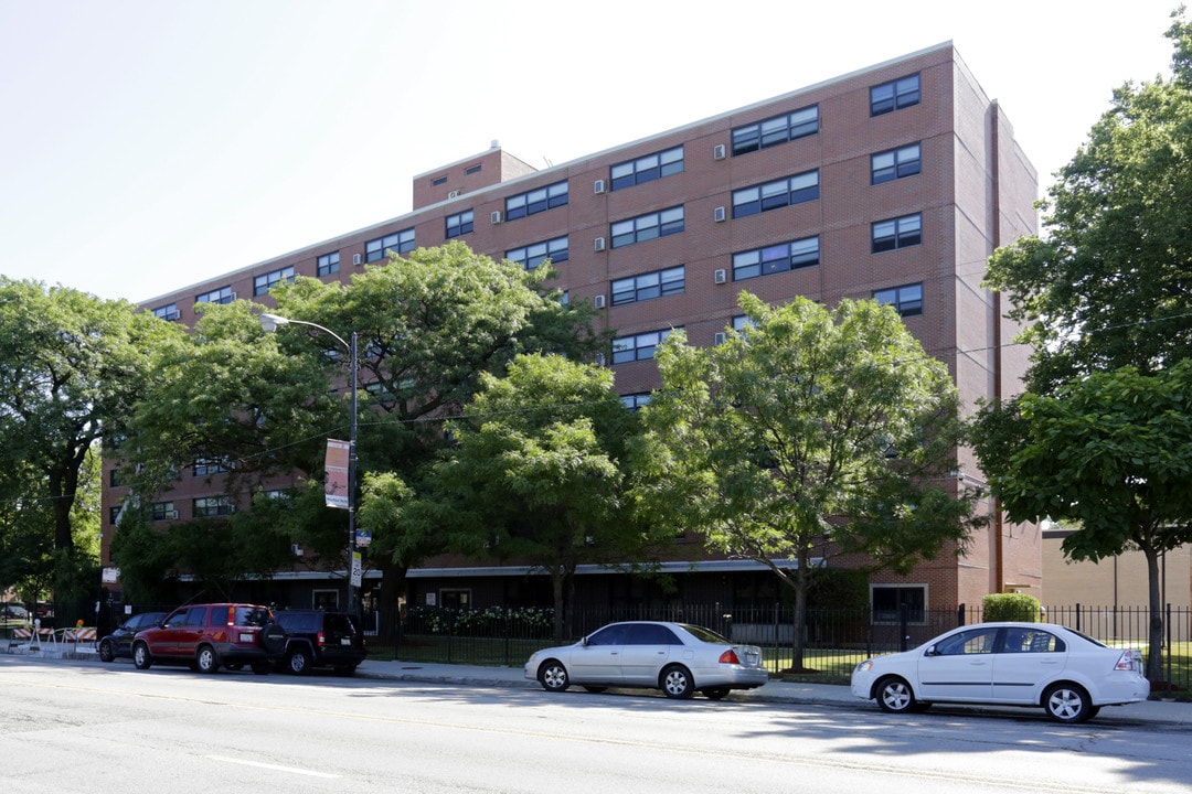 Maudelle Brown Bousfield Apartments in Chicago, IL - Building Photo