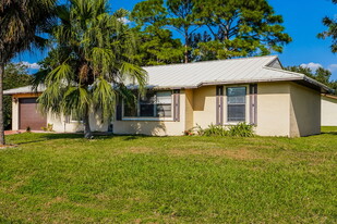 537 SE Starflower Ave in Port St. Lucie, FL - Building Photo
