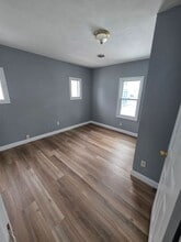 176 S Pence St in East Alton, IL - Building Photo - Building Photo