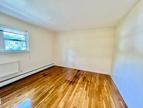 209 Washington Dr in Ramsey, NJ - Foto de edificio - Building Photo