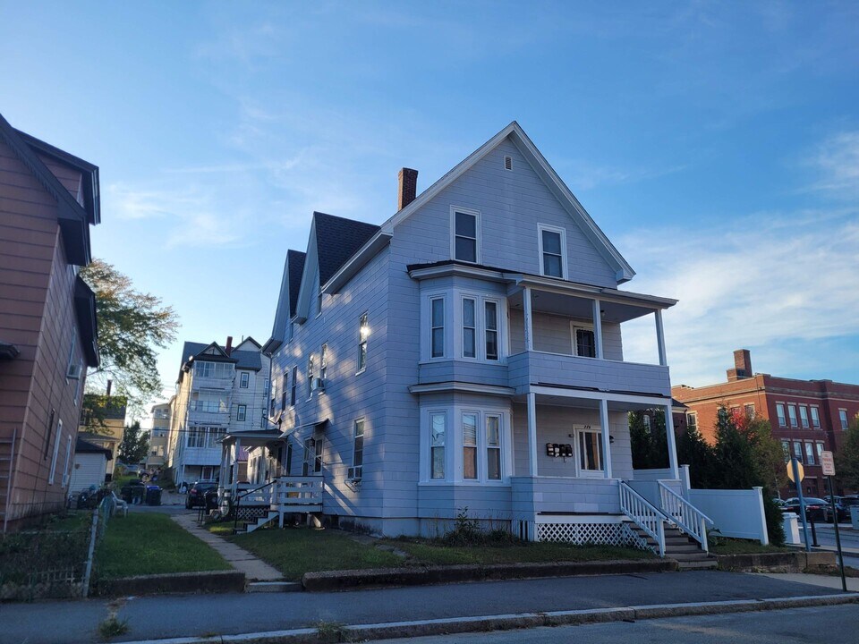 276 Notre Dame Ave in Manchester, NH - Building Photo