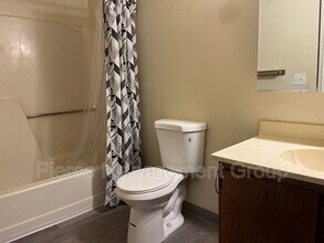 20 Wolf Rd in Lebanon, NH - Building Photo - Building Photo