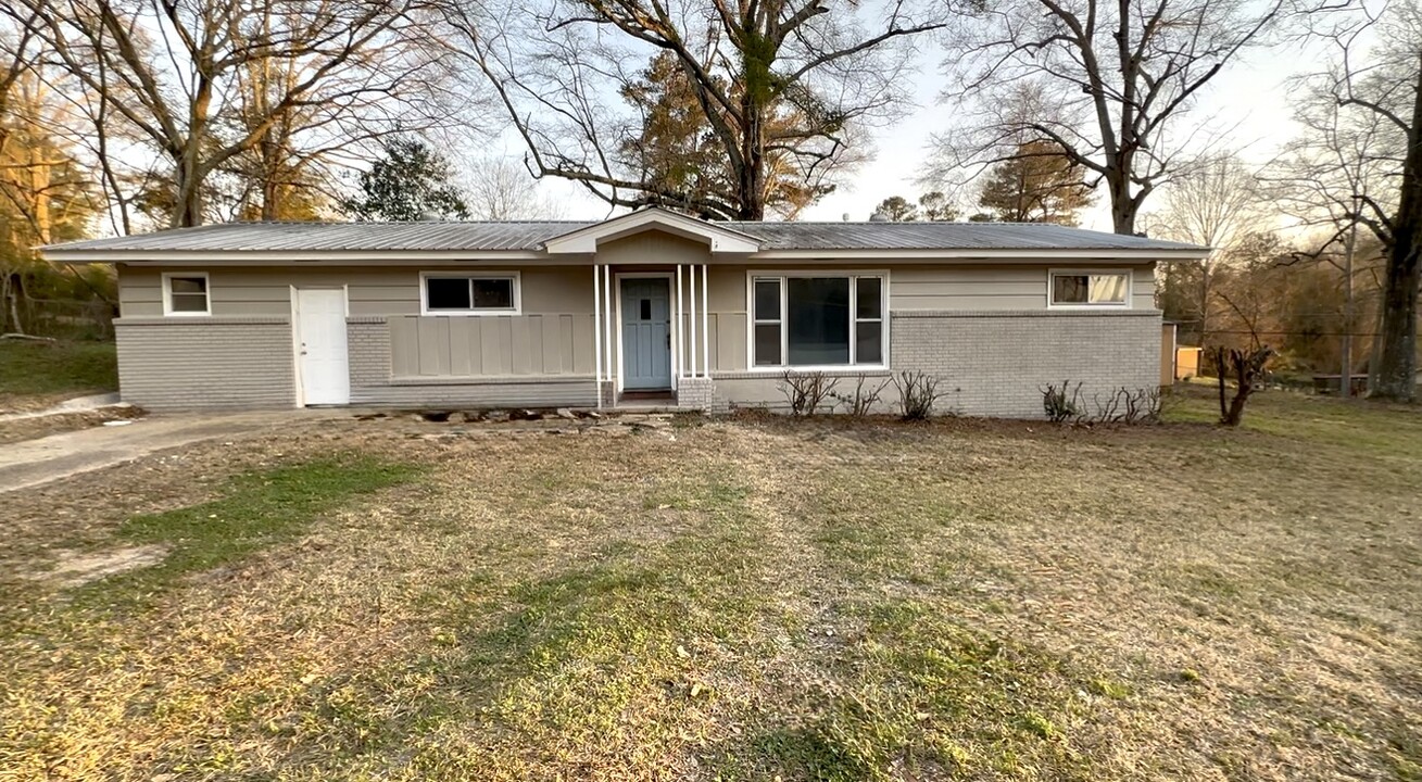 3221 Northview Dr in Meridian, MS - Building Photo