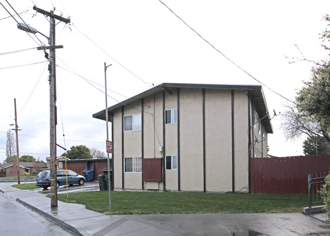 1100 Ringwood Ave in Menlo Park, CA - Foto de edificio - Building Photo