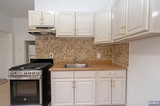 676 Chestnut St in Kearny, NJ - Building Photo - Building Photo