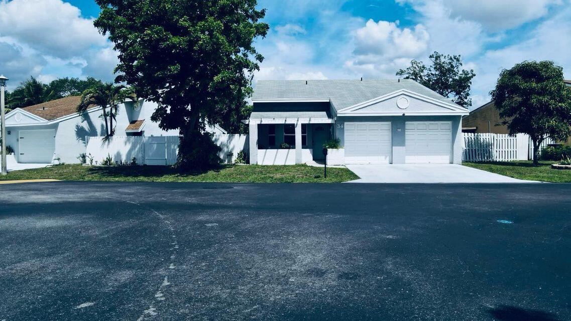 34 Paxford Ln in Boynton Beach, FL - Building Photo