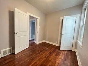 27 Sheffield St, Unit 2 in Jersey City, NJ - Foto de edificio - Building Photo