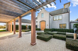 110 Rose Hill Rd in Water Mill, NY - Foto de edificio - Building Photo