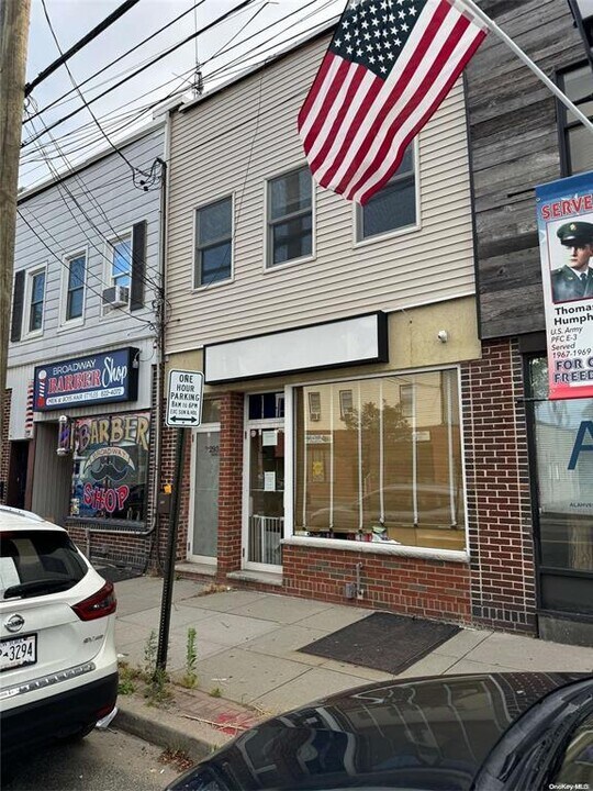 293 Broadway in Bethpage, NY - Building Photo