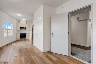 48 Chadwick St in Paterson, NJ - Building Photo - Building Photo