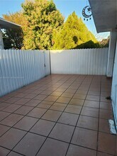 12193 SW 10th St in Miami, FL - Foto de edificio - Building Photo