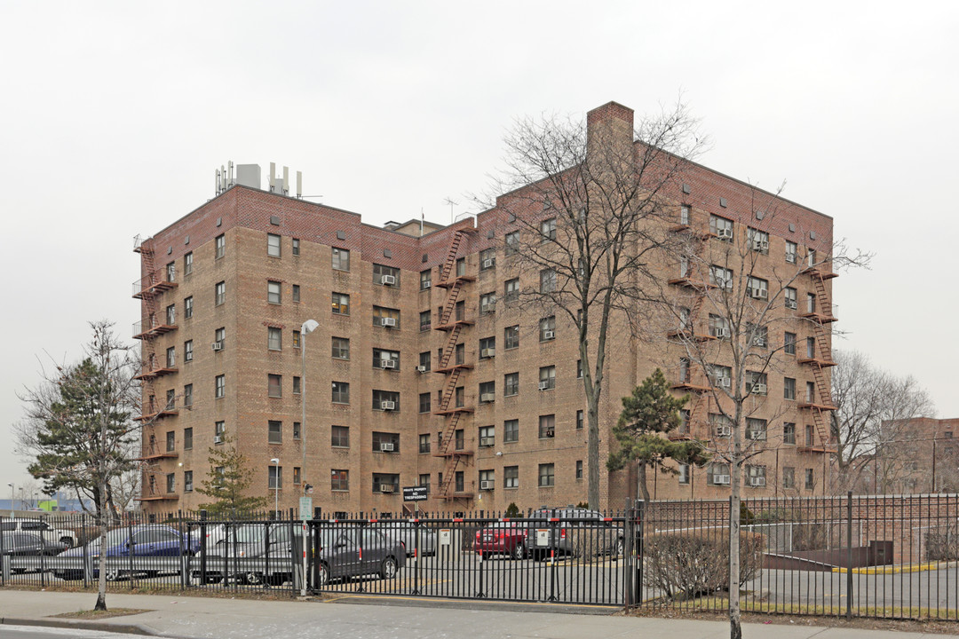 Linden Towers Coop in Flushing, NY - Building Photo