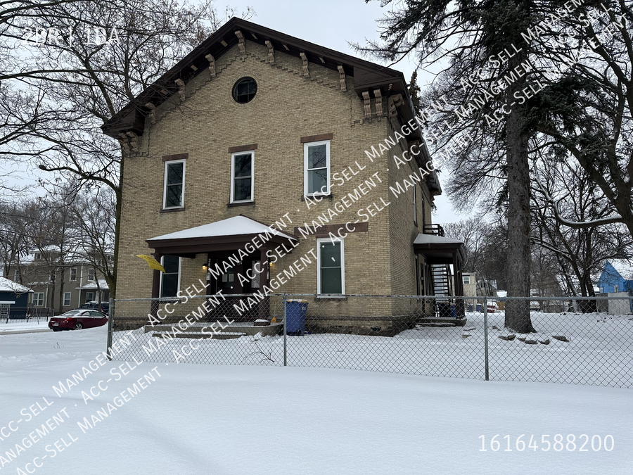 247 Burton St SW in Grand Rapids, MI - Building Photo