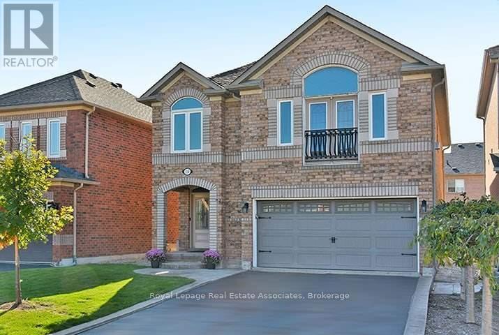 114 Sail Crescent in Vaughan, ON - Building Photo