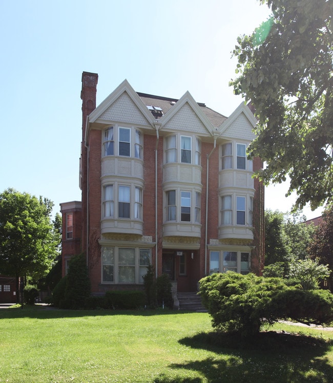 737 East Ave in Rochester, NY - Foto de edificio - Building Photo