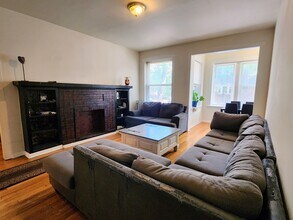 2218 N St Louis Ave in Chicago, IL - Building Photo - Building Photo