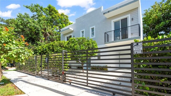 3823 Thomas Ave in Miami, FL - Building Photo - Building Photo