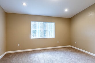 Summer Lakes Estates in Fort Lauderdale, FL - Building Photo - Interior Photo