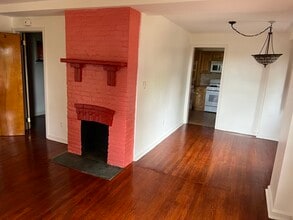 563 Art Ln, Unit 1 in Ridgefield, NJ - Building Photo - Building Photo