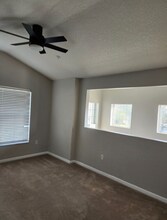 2059 Kings Palace Dr in Riverview, FL - Foto de edificio - Building Photo