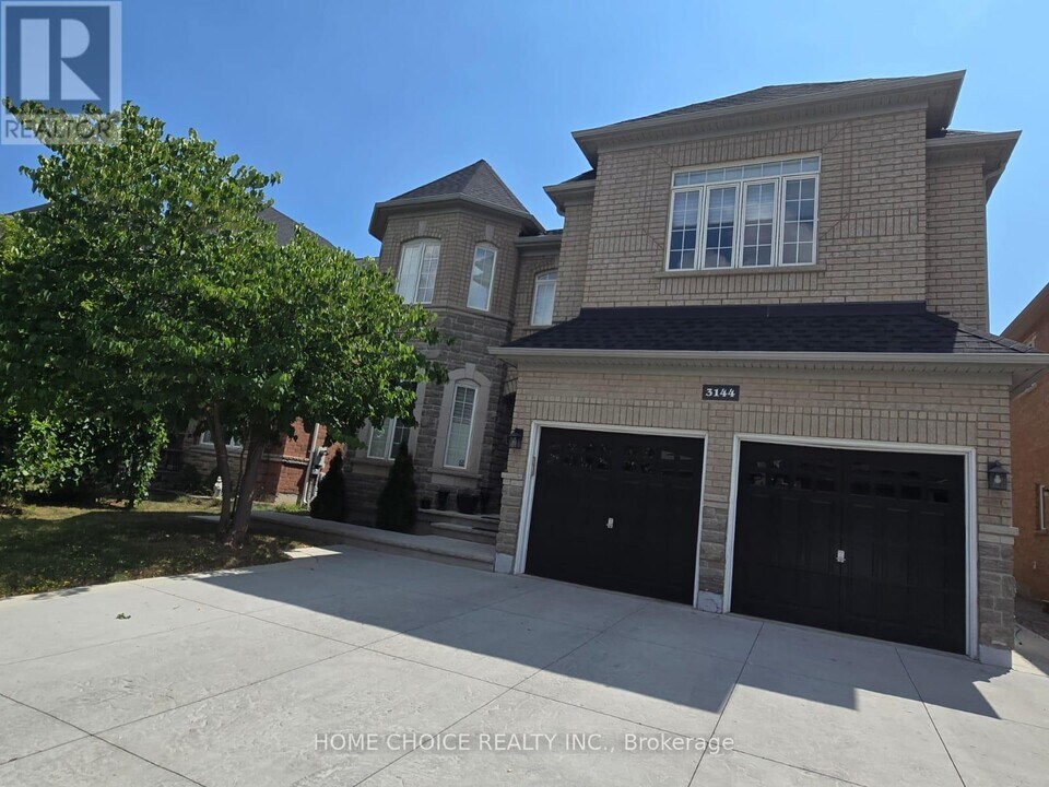 3144 Clipperton Dr in Mississauga, ON - Building Photo