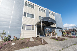 Olympic Manor Apartments in Seattle, WA - Building Photo - Building Photo