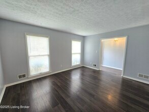 9313 Le Beau Ct in Louisville, KY - Building Photo - Building Photo