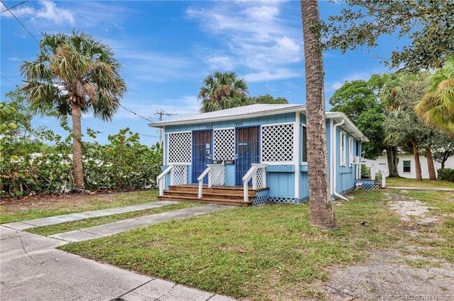 922 SE Bayou Ave in Stuart, FL - Building Photo - Building Photo
