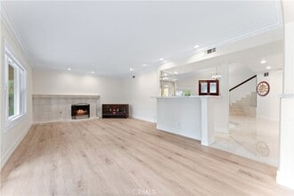 24832 Los Gatos Dr in Laguna Hills, CA - Foto de edificio - Building Photo