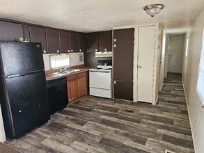 413 Miller St in White Oak, TX - Foto de edificio - Building Photo