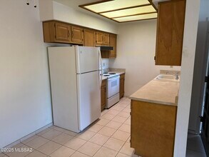 5750 N Camino Esplendora in Tucson, AZ - Building Photo - Building Photo