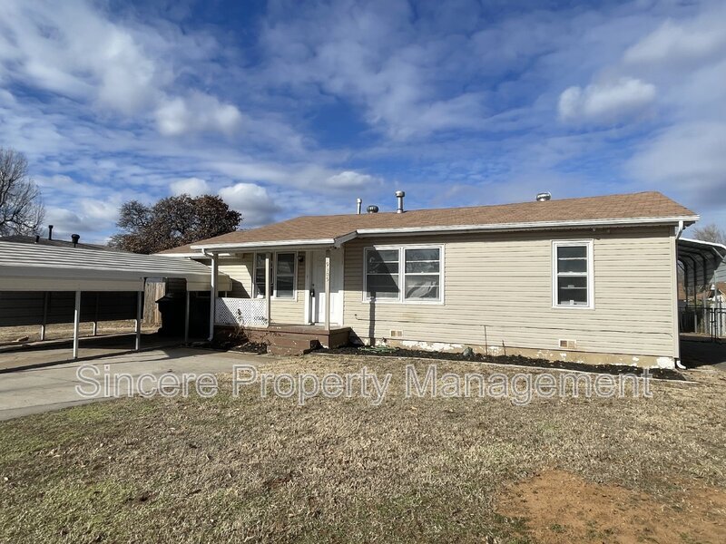 9305 NE 13th St in Midwest City, OK - Building Photo