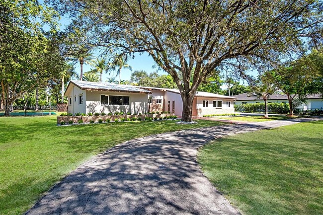 11301 SW 91 Ave in Miami, FL - Building Photo - Building Photo