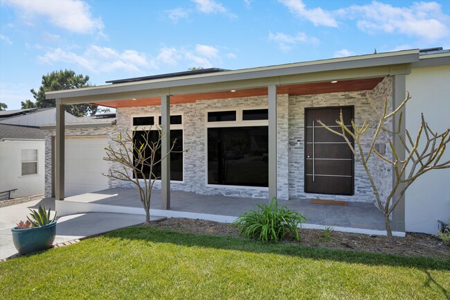 3061 Highview Ave in Altadena, CA - Foto de edificio - Building Photo