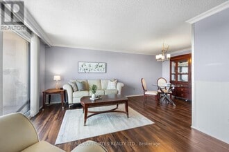 1025 Richmond Rd in Ottawa, ON - Building Photo - Building Photo