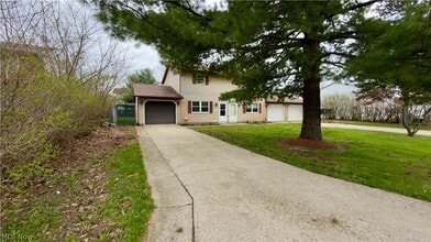 239 Brunswick Dr in Elyria, OH - Building Photo - Building Photo