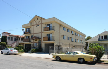 5416 La Mirada Ave in Los Angeles, CA - Building Photo - Building Photo