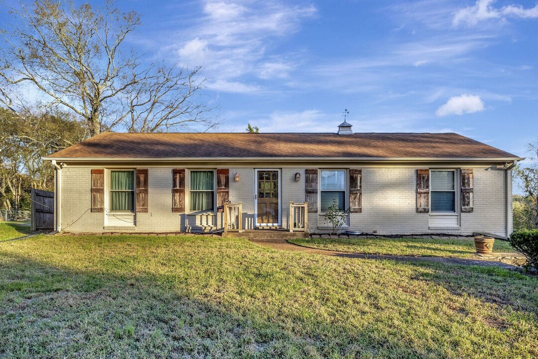 4808 Shadescrest Dr in Nashville, TN - Foto de edificio