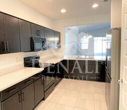 7954 W Medlock Dr in Glendale, AZ - Building Photo - Building Photo