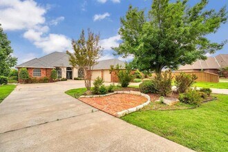 38 Sandy Trail Ln in Lawton, OK - Foto de edificio - Building Photo