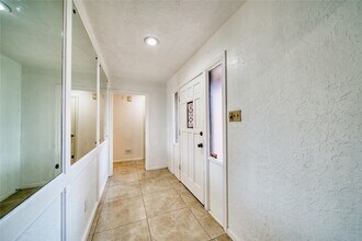 7838 Vickijohn Dr, Unit 107 in Houston, TX - Building Photo - Building Photo