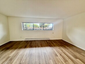2104 Alki Ave SW in Seattle, WA - Building Photo - Building Photo