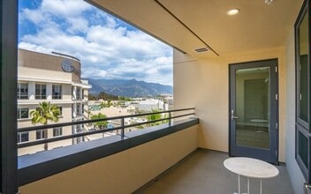 39 S Los Robles Ave, Unit 5009 in Pasadena, CA - Building Photo - Building Photo